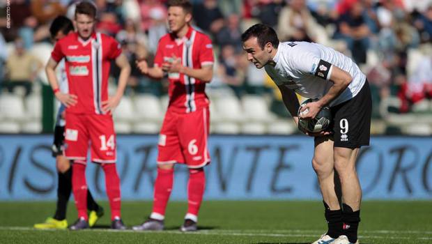 Il rigore di Marchi contro l'Ascoli (Foto Ivan Benedetto)