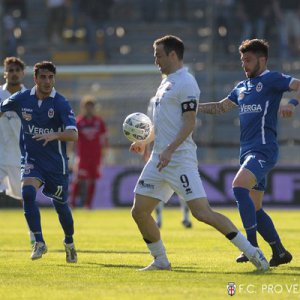 Marchi in azione contro il Como (Foto Ivan Benedetto)