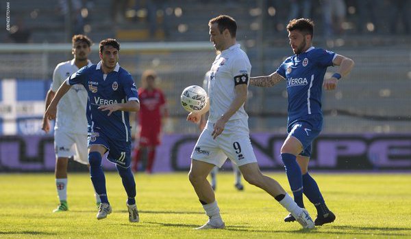 Marchi in azione contro il Como (Foto Ivan Benedetto)