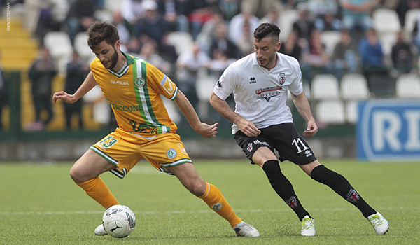 Mattia Sprocati contro l'Avellino (Foto Ivan Benedetto)