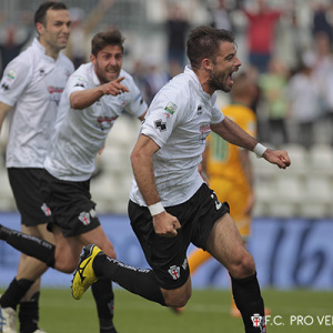 Elia Legati esulta per il gol all'Avellino (Foto Ivan Benedetto)