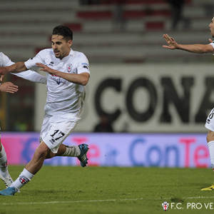 Ardizzone esulta per il gol al Perugia (Foto Ivan Benedetto)