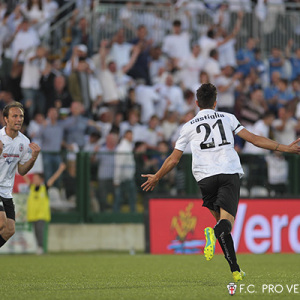 Luca Castiglia esulta per il gol al Cagliari (Foto Ivan Benedetto)