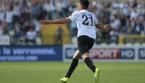 Castiglia esulta per il gol al Trapani (Foto Ivan Benedetto)