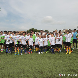 Germano con i ragazzi del City Camp (Foto Ivan Benedetto)