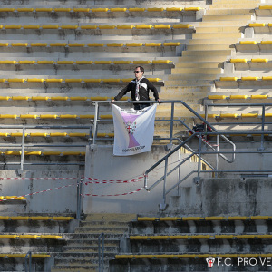 Paolo Gagnone nel settore ospiti di Bari (Foto Ivan Benedetto)