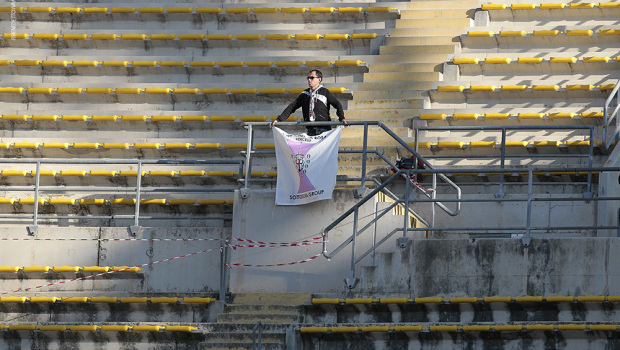 Paolo Gagnone nel settore ospiti di Bari (Foto Ivan Benedetto)