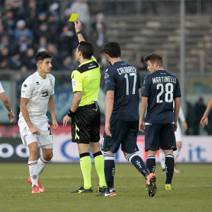 L'ammonizione di Castiglia con il Brescia (Foto Ivan Benedetto)