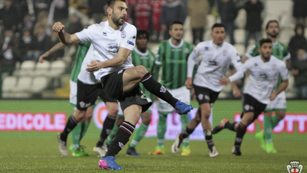 Il rigore di Gianmario Comi (Foto Ivan Benedetto)