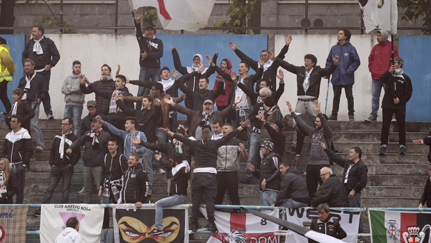 I tifosi della Pro Vercelli a Ferrara (Foto Ivan Benedetto)