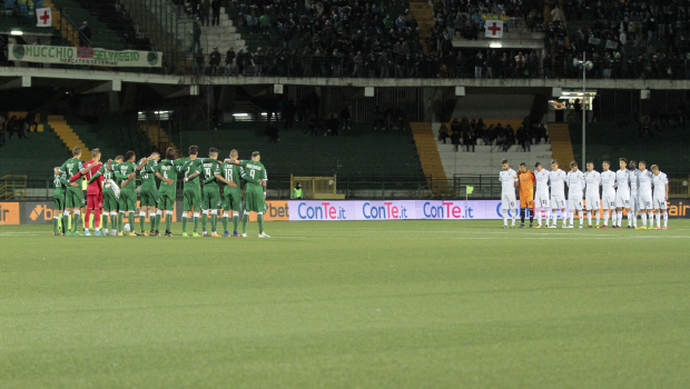 Avellino-Pro Vercelli, minuto di silenzio (Foto Ivan Benedetto)