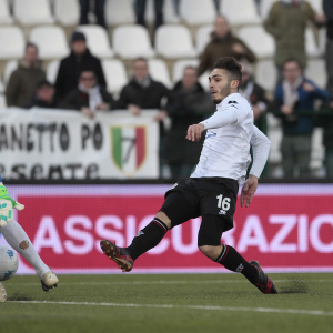 Il gol di Bifulco all'Ascoli (Foto Ivan Benedetto)