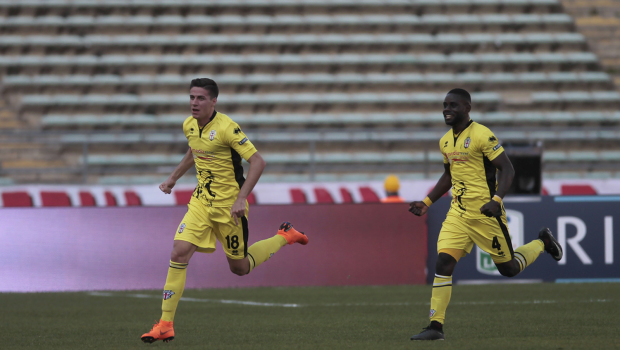 Ghiglione esulta per il gol al Bari (Foto Ivan Benedetto)