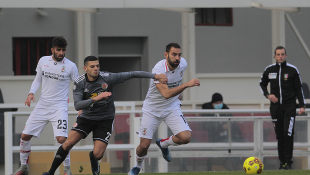 Alessandro Macchioni contro la Pro Vercelli (Foto Ivan Benedetto)