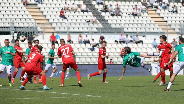 Il gol di Cristini al Fiorenzuola (Foto Claudio Bellosta)