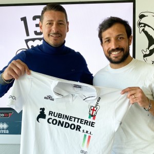 Il D.S. Alex Casella e Karim Laribi (Foto F.C. Pro Vercelli 1892)