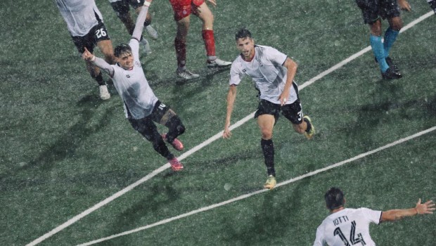 Luca Coccolo esulta per il gol (Foto F.C. Pro Vercelli 1892)