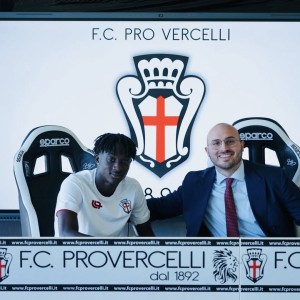 Ouseynou Sow e Filomeno Rocco Fimmanò (Foto F.C. Pro Vercelli 1892)