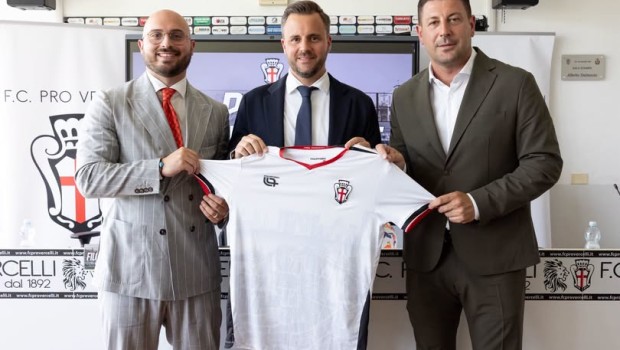 Fimmanò, Deléchat e Bonera (Foto F.C. Pro Vercelli 1892)